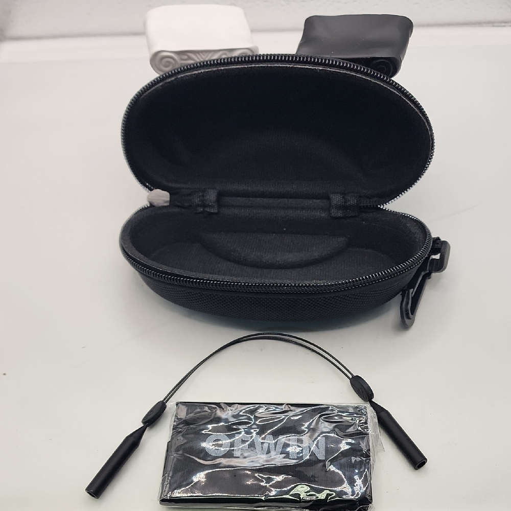 OFWIN Black Zippered Glasses Case with Accessories